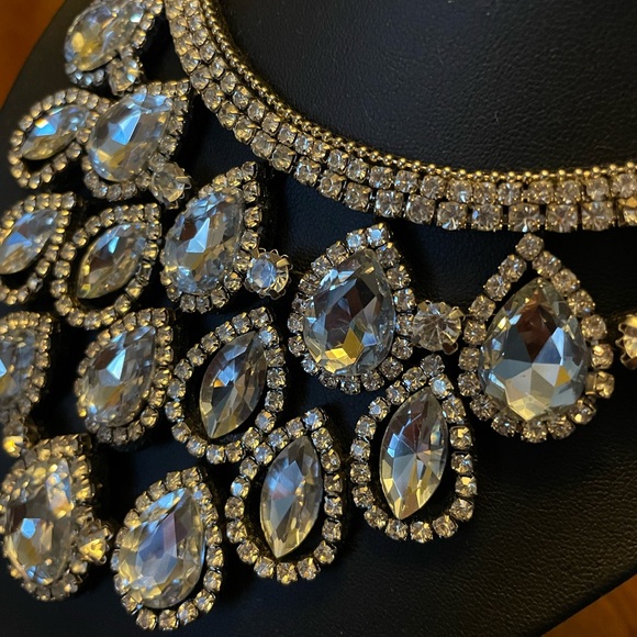 Statement Gorgeous Teardrop Rhinestone Necklace - Picture 4 of 7